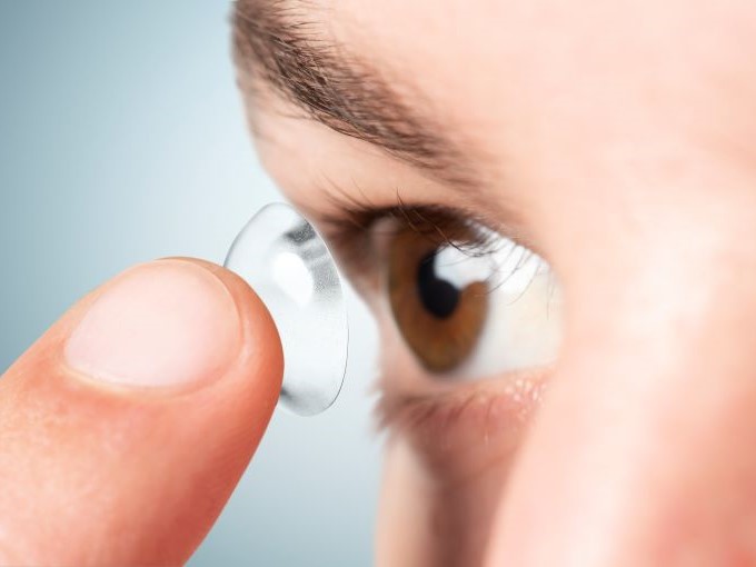 Tutorial per indossare le lenti a contatto - Ottica Castelli Melzo